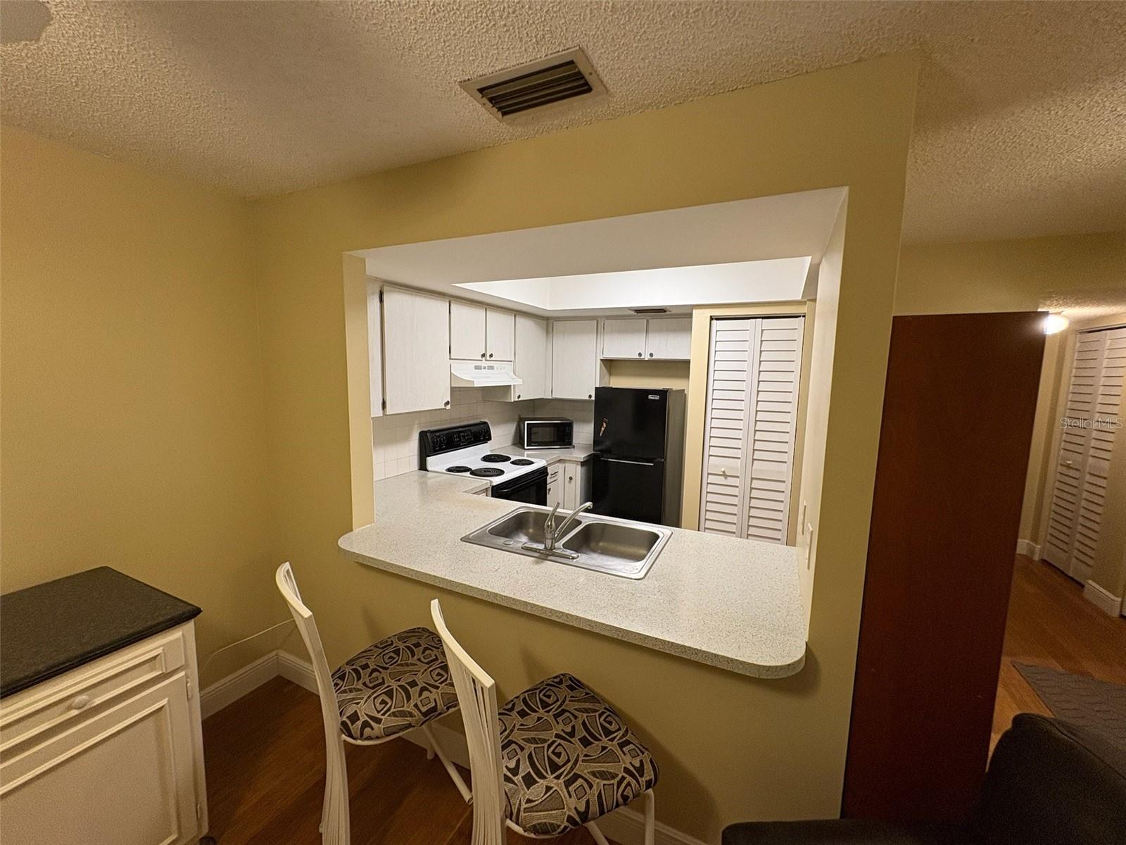 GREEN DOLPHIN PARK CONDO - Residential