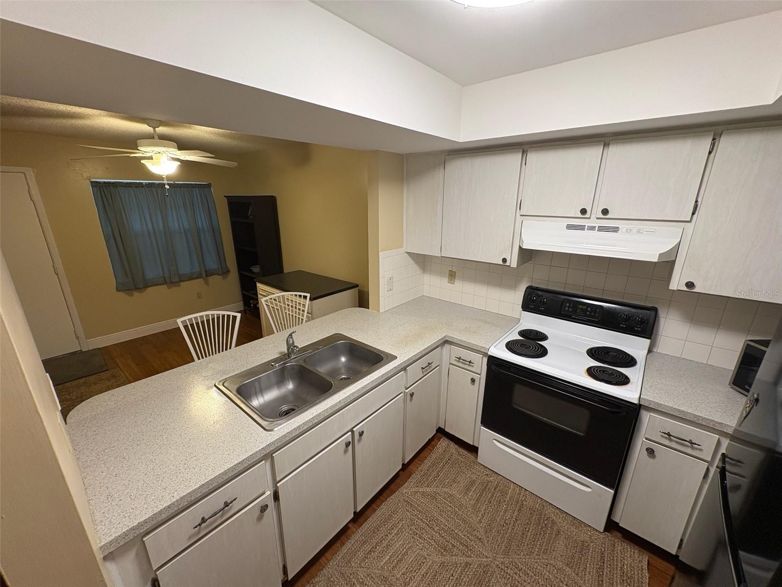 GREEN DOLPHIN PARK CONDO - Residential