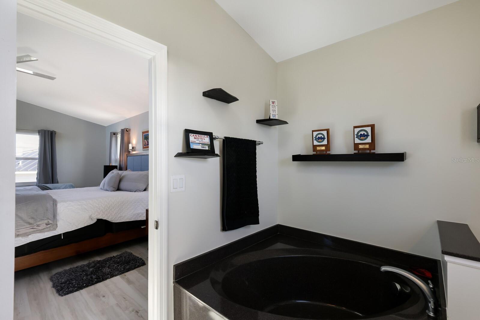 GOLDEN BEACH - Residential