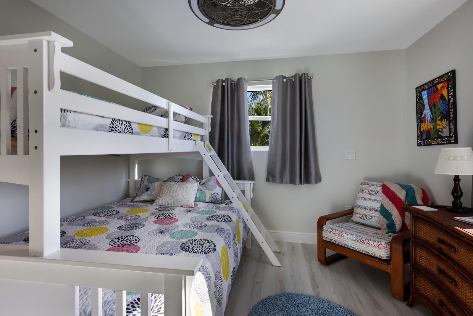 GOLDEN BEACH - Residential