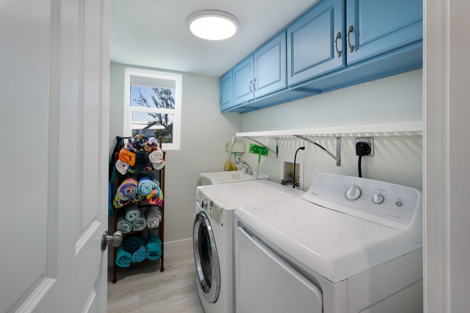 GOLDEN BEACH - Residential