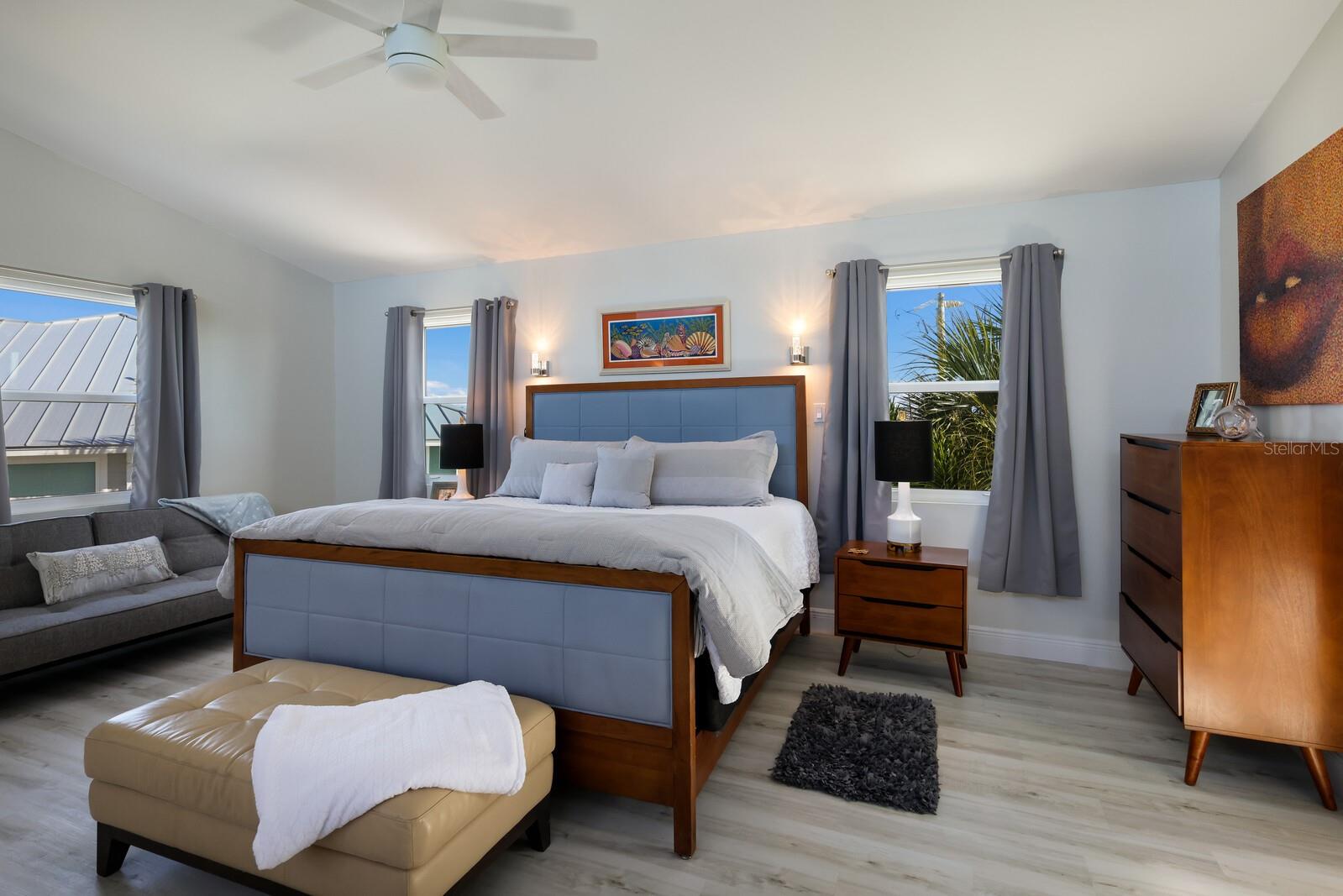 GOLDEN BEACH - Residential