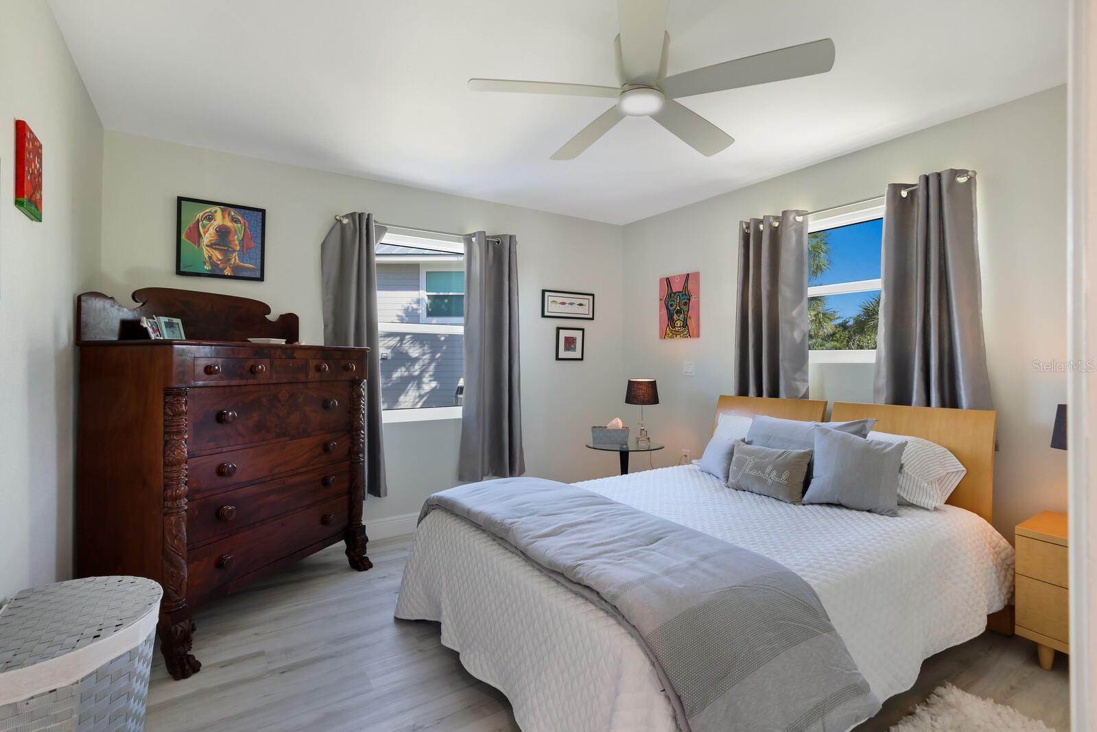 GOLDEN BEACH - Residential