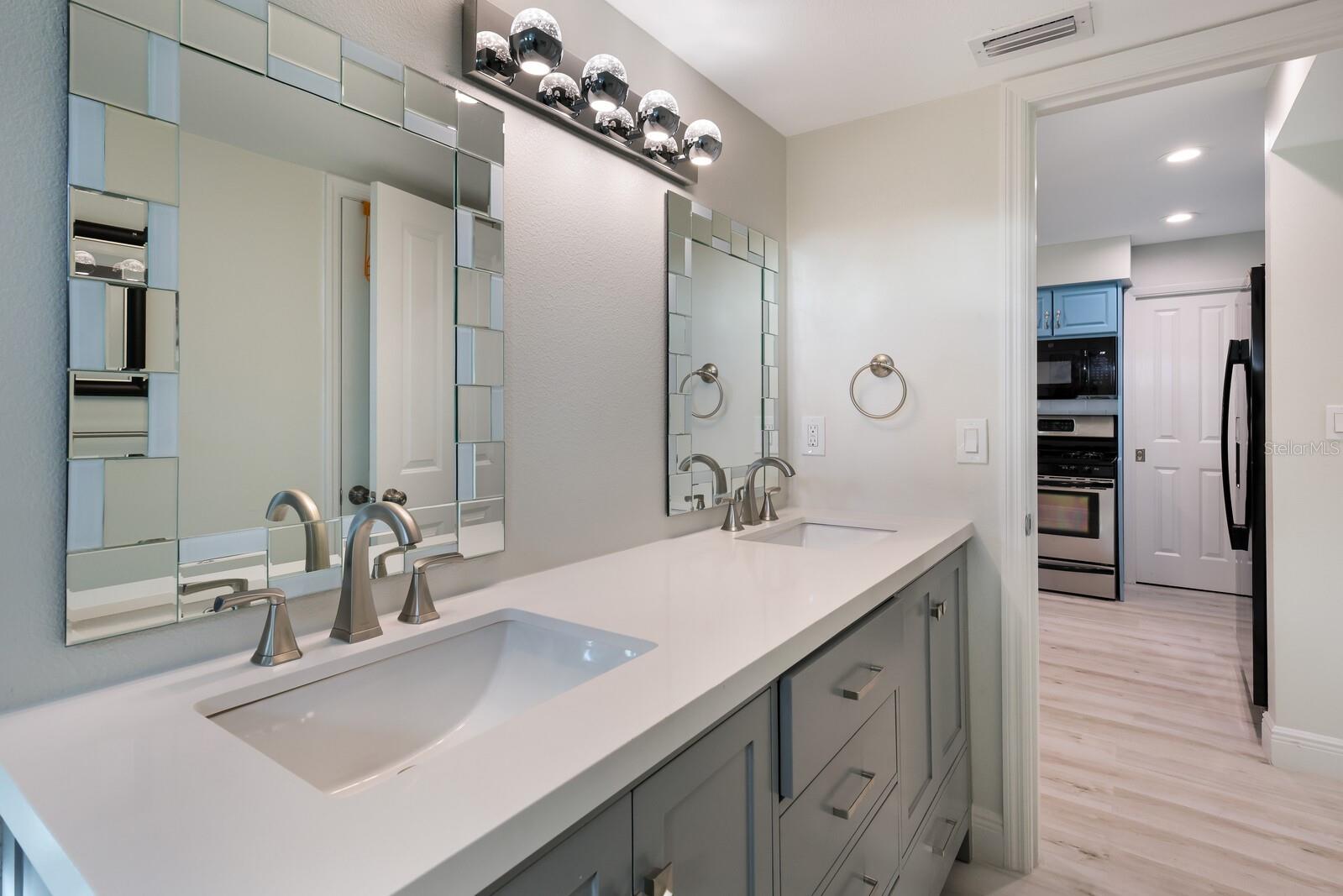 GOLDEN BEACH - Residential