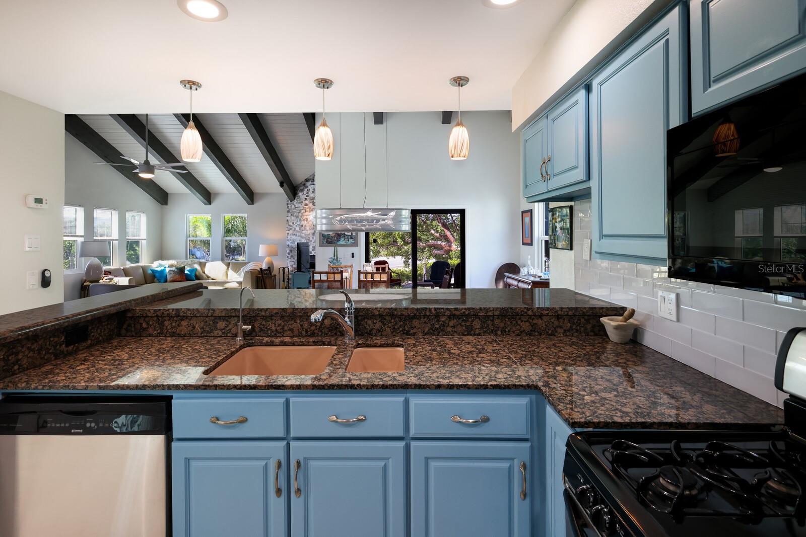 GOLDEN BEACH - Residential