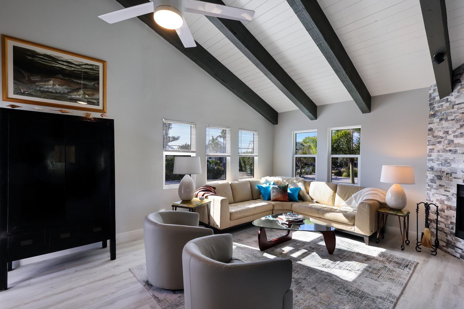 GOLDEN BEACH - Residential