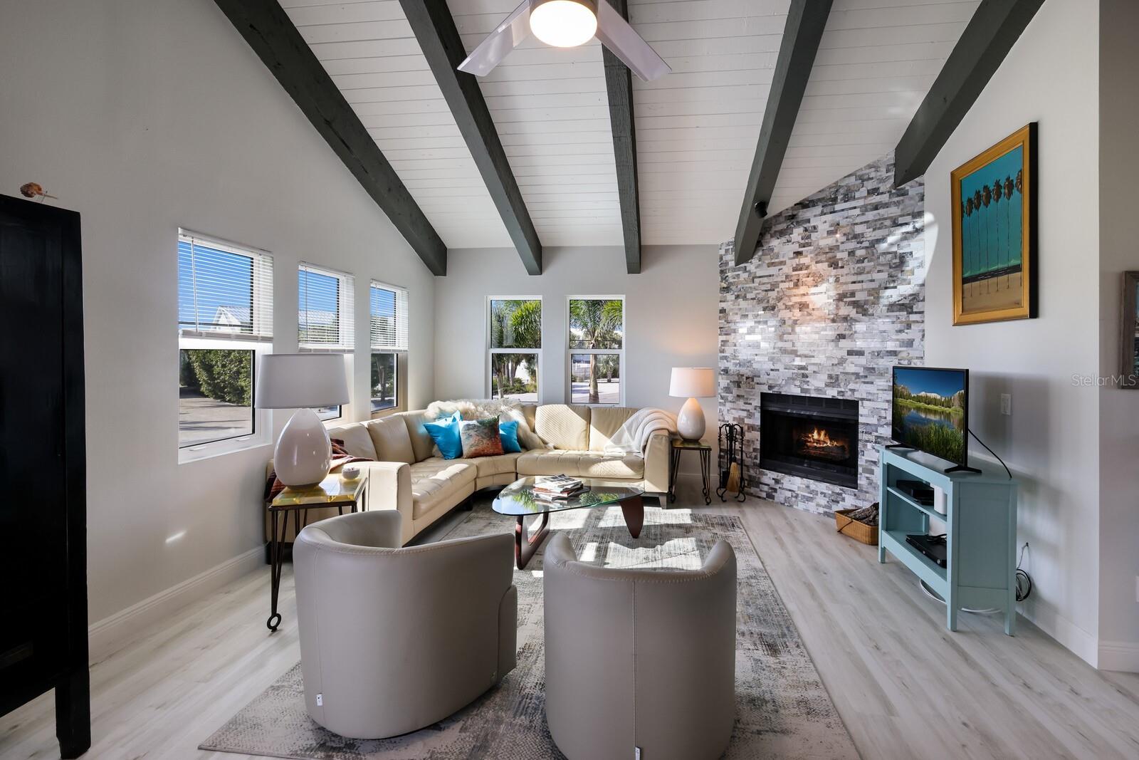 GOLDEN BEACH - Residential