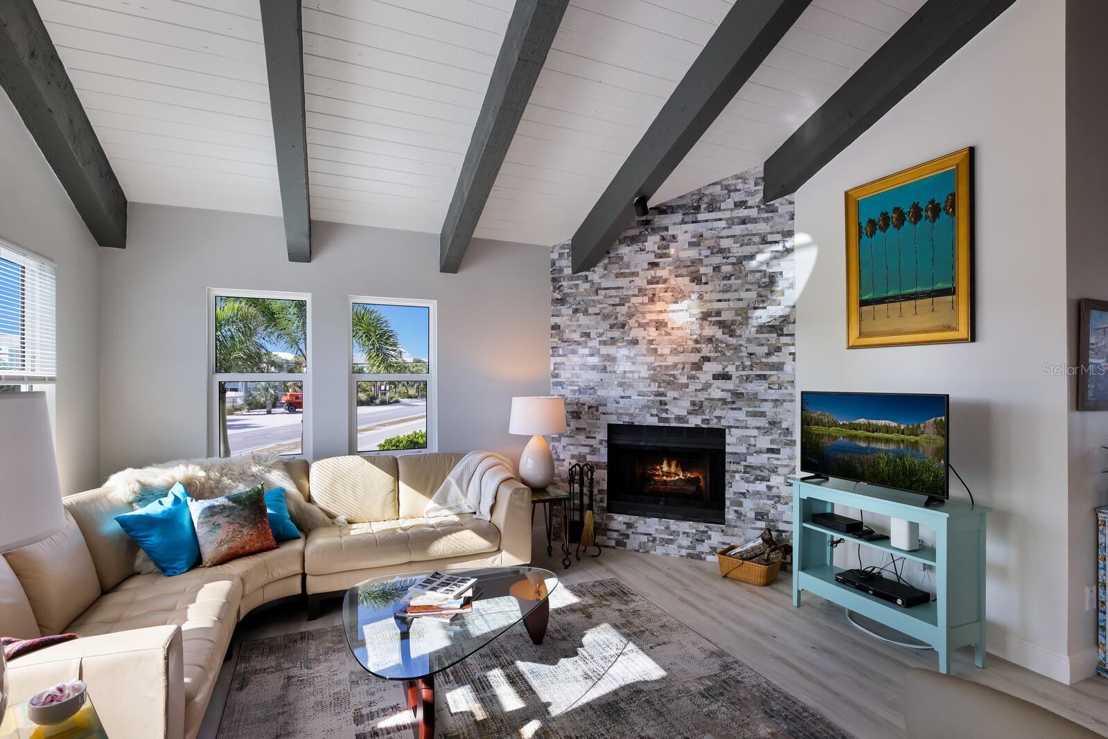 GOLDEN BEACH - Residential