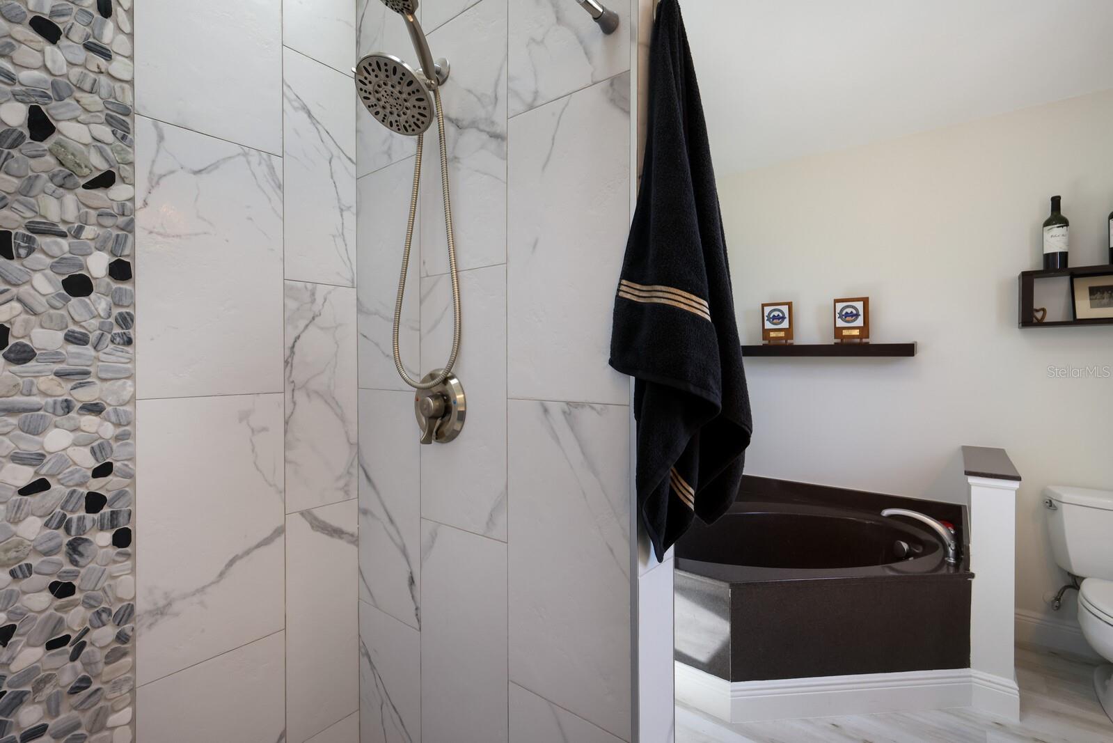 GOLDEN BEACH - Residential