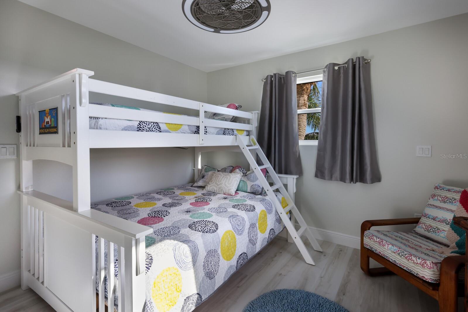 GOLDEN BEACH - Residential