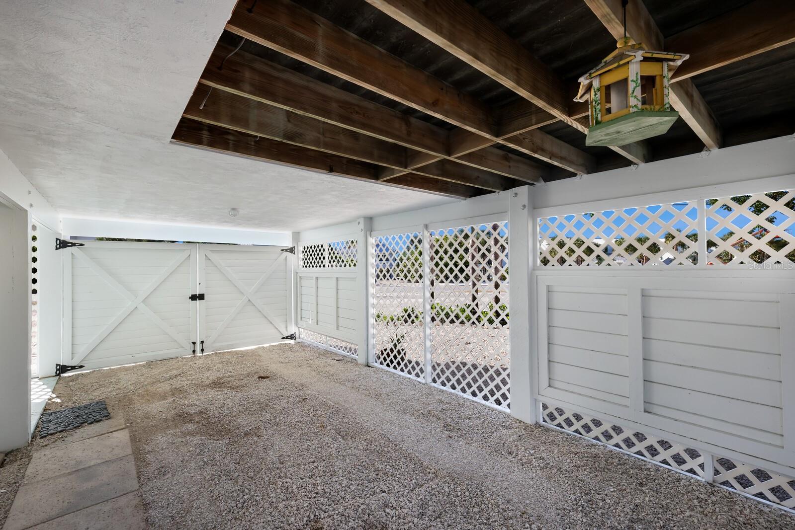 GOLDEN BEACH - Residential