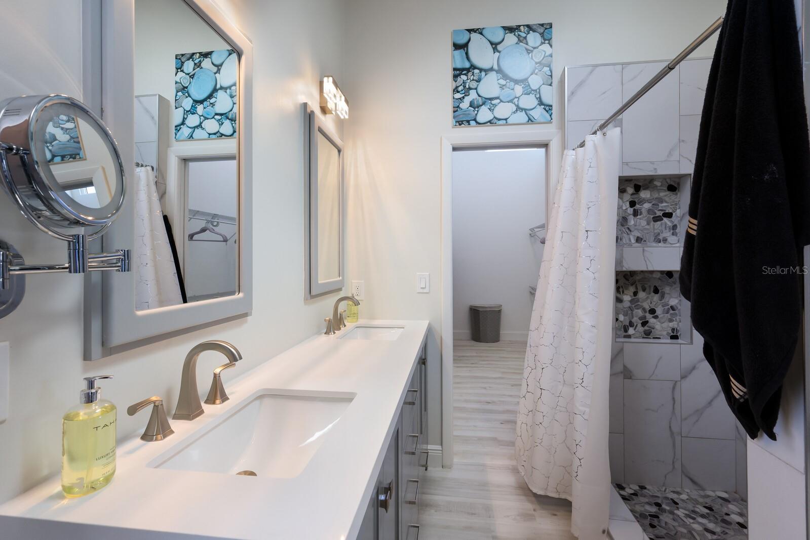 GOLDEN BEACH - Residential