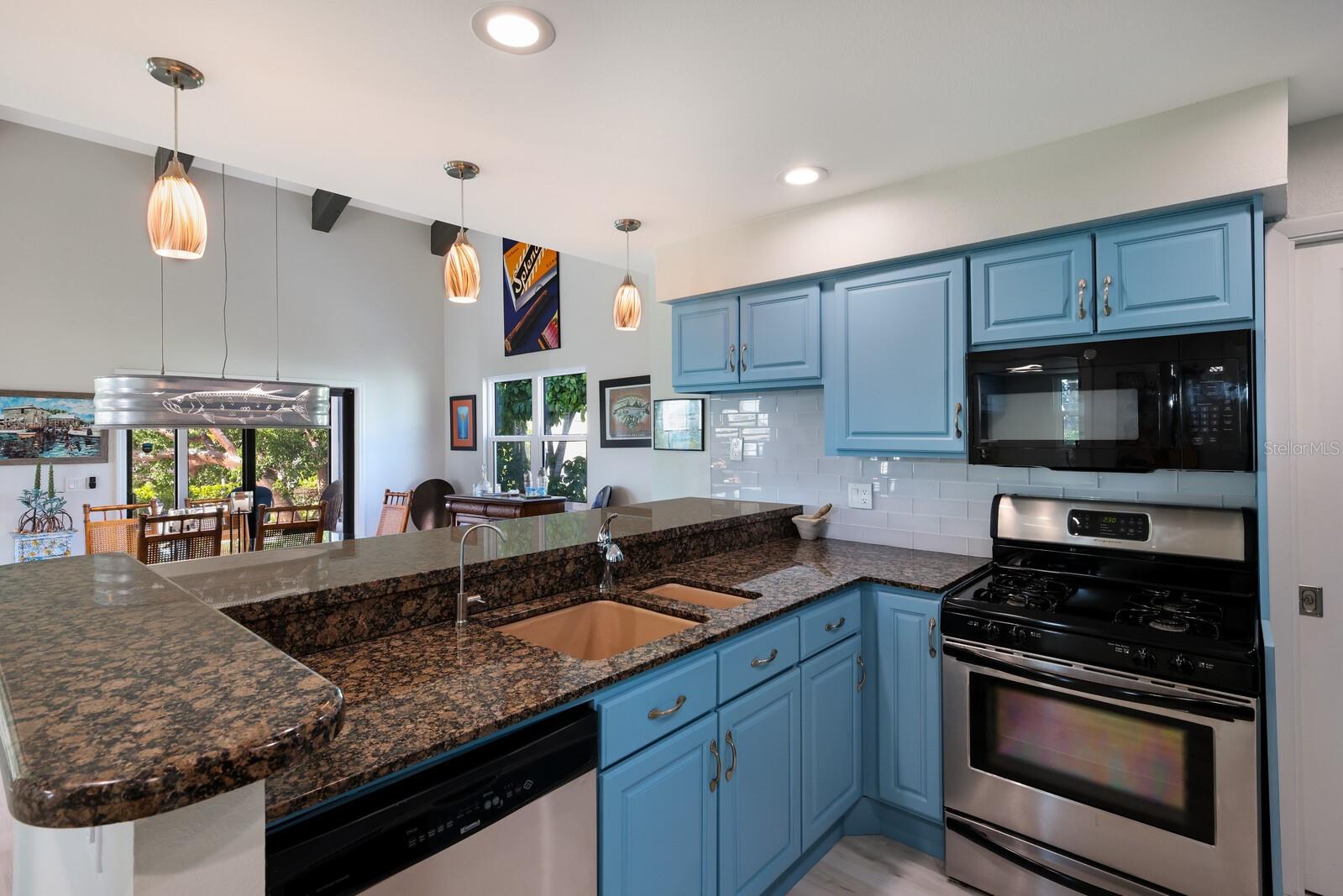 GOLDEN BEACH - Residential