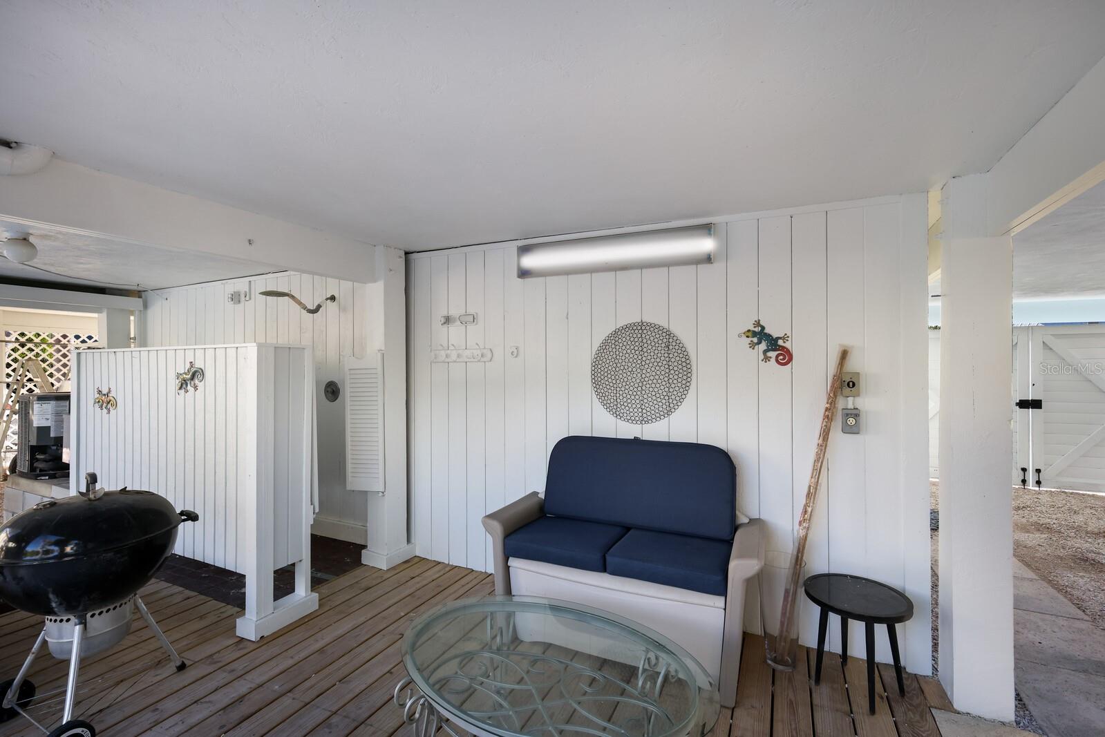 GOLDEN BEACH - Residential