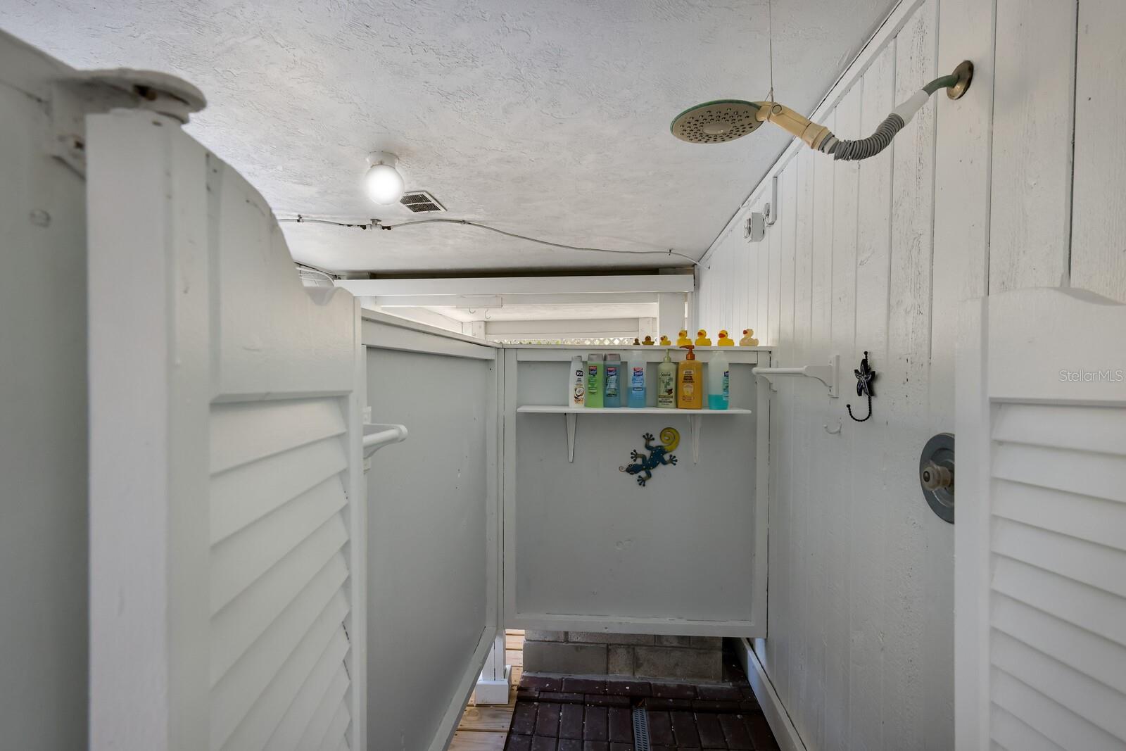 GOLDEN BEACH - Residential