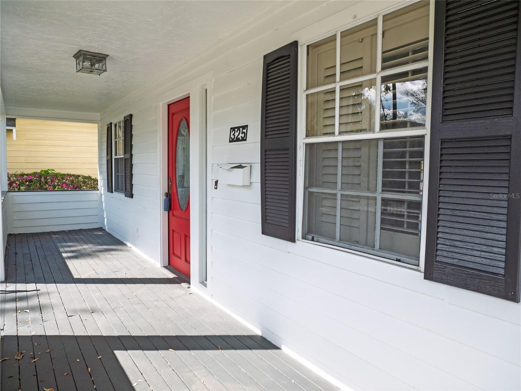 Photo of 325 17th Avenue NE, St Petersburg, FL 33704 (MLS # TB8476820)