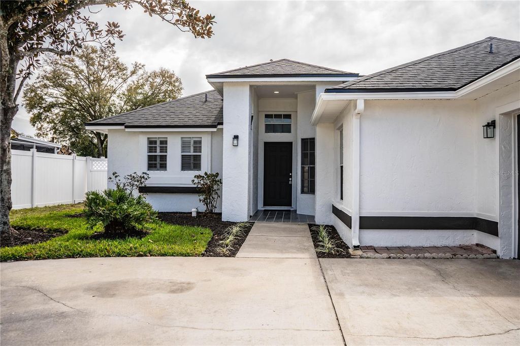 Photo of 413 Vineyard Drive, Lakeland, FL 33809 (MLS # L4959351)