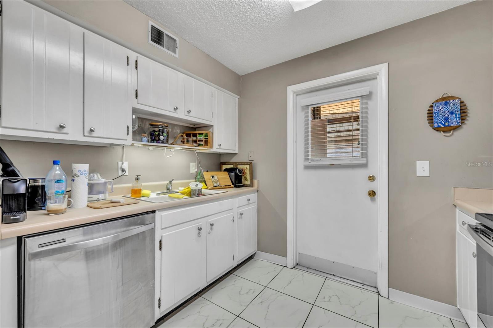 FOUR SEASONS CONDO - Residential