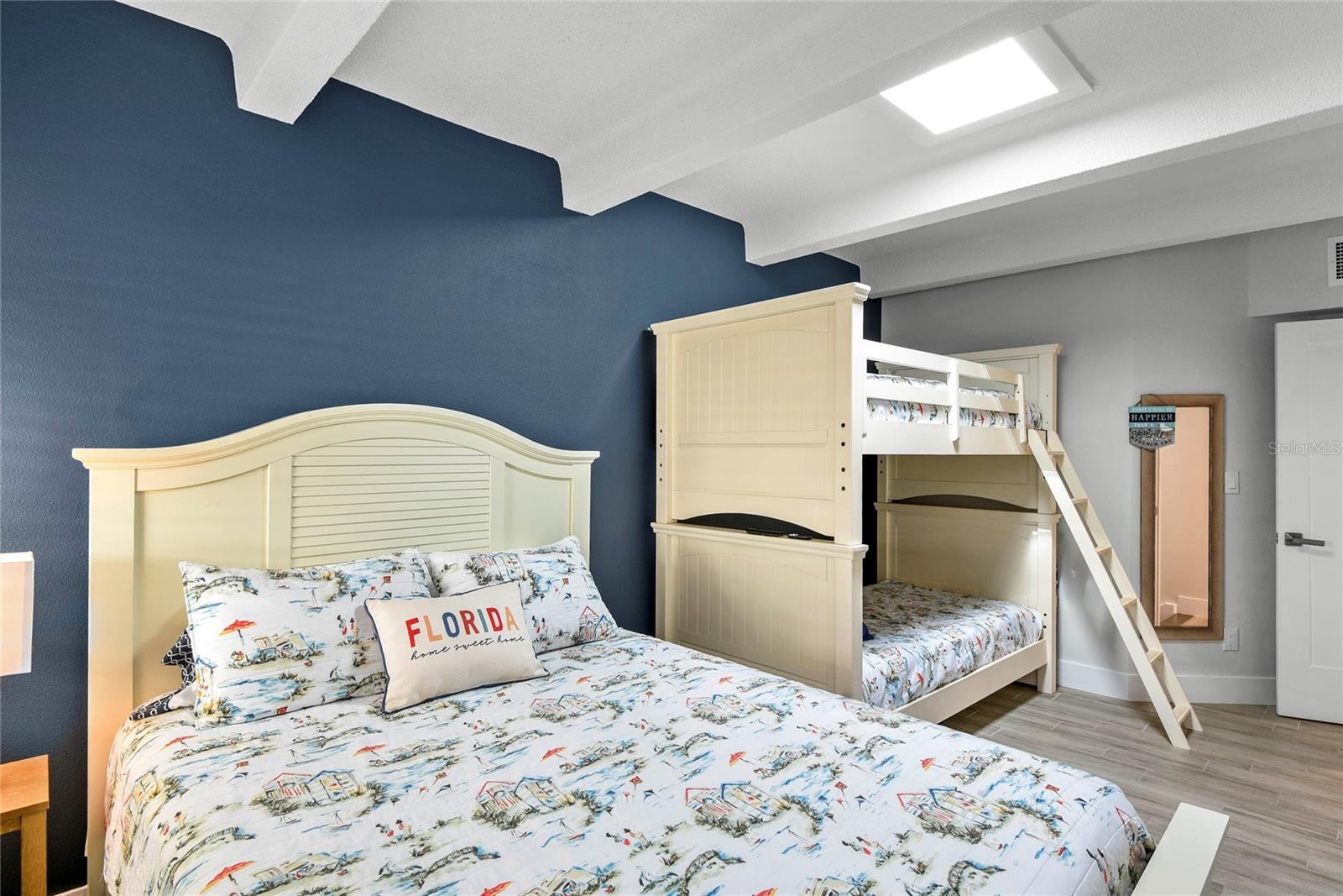 SOUTHEASTER CONDO - Residential