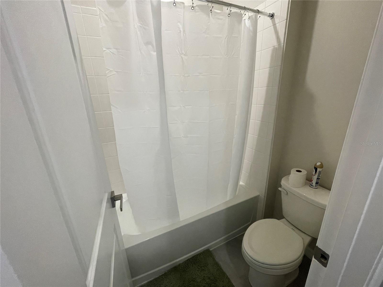 SUWANNEE LAKESIDE PH 2 & 3 - Residential Lease