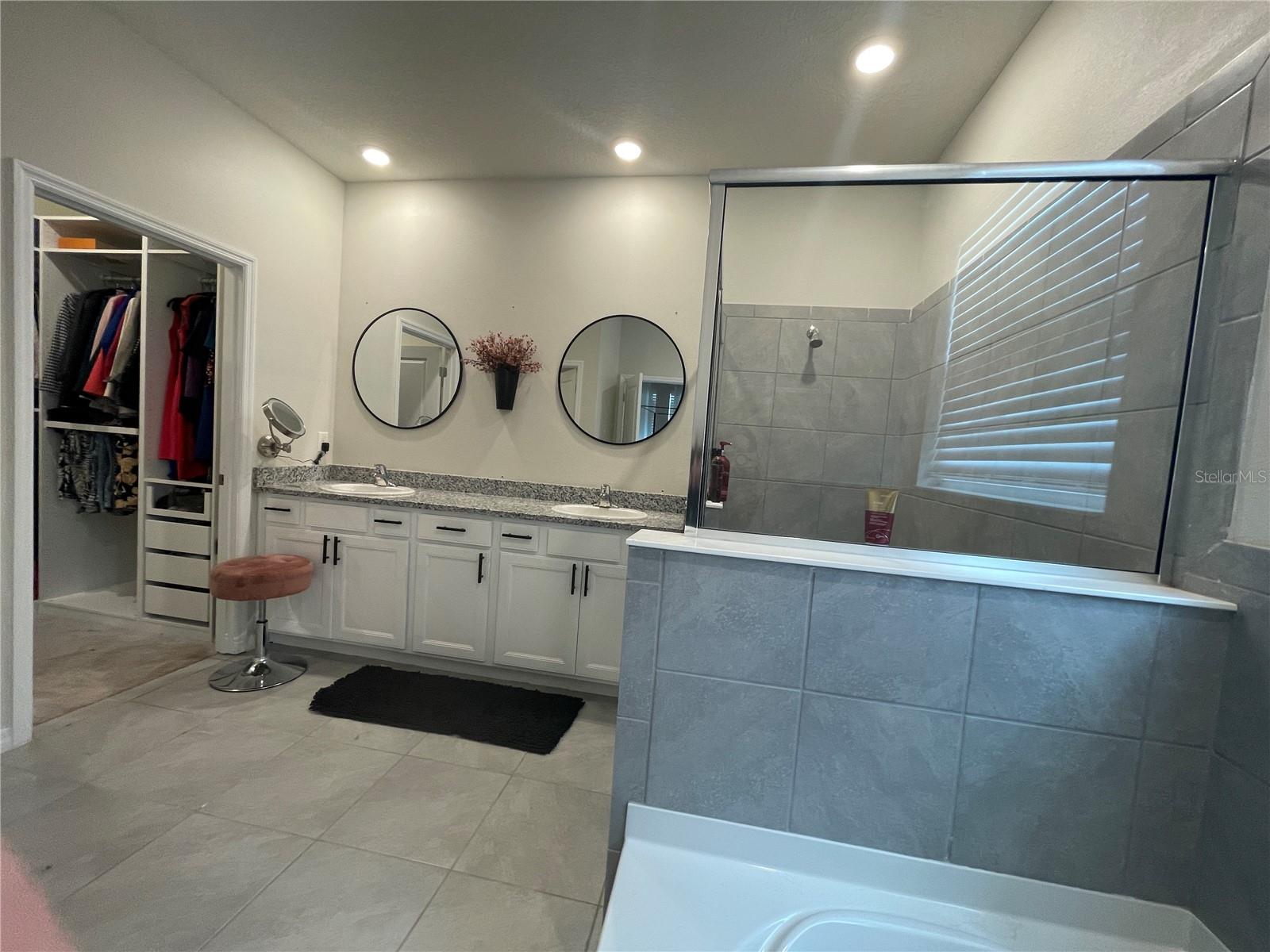 SUWANNEE LAKESIDE PH 2 & 3 - Residential Lease