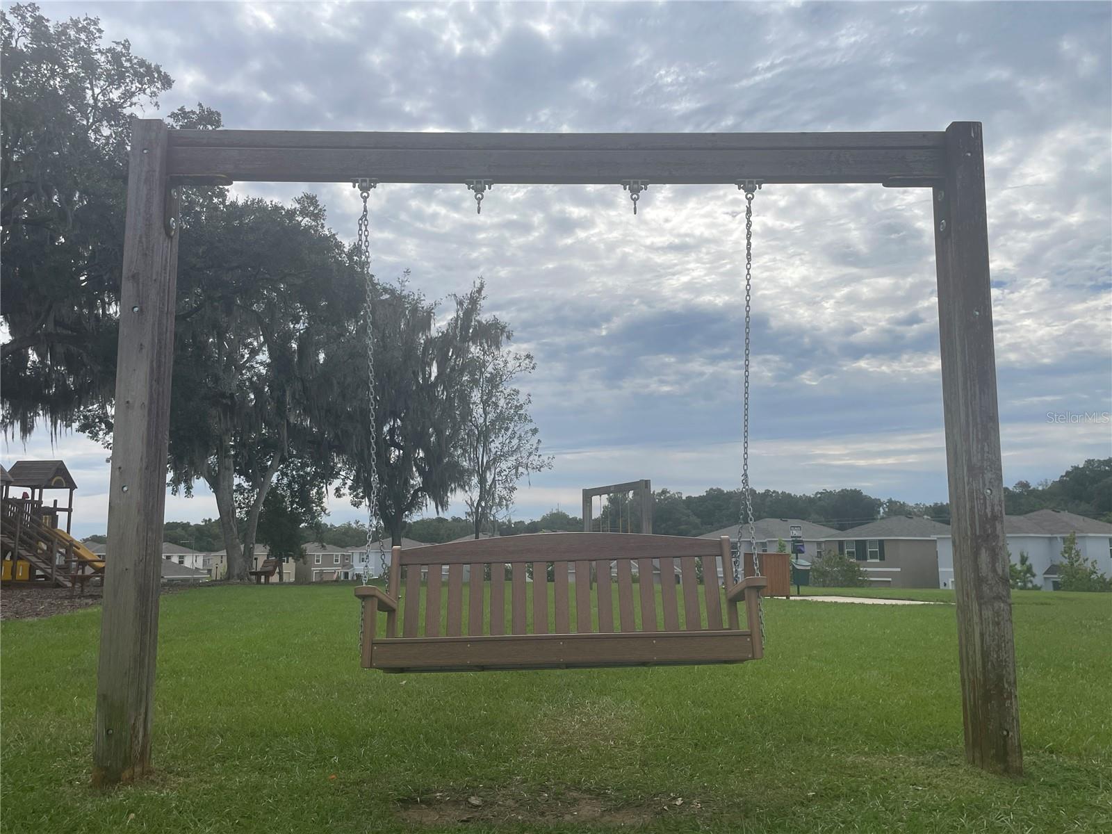 SUWANNEE LAKESIDE PH 2 & 3 - Residential Lease