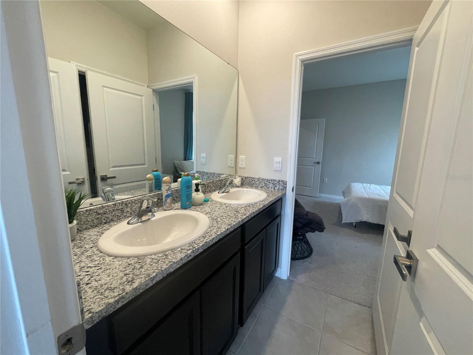 SUWANNEE LAKESIDE PH 2 & 3 - Residential Lease