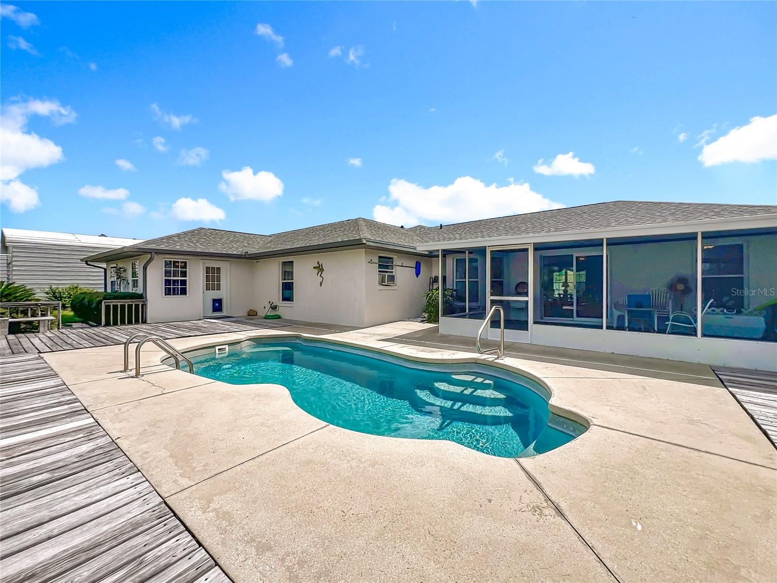 RAINBOW LAKES ESTATE - Residential