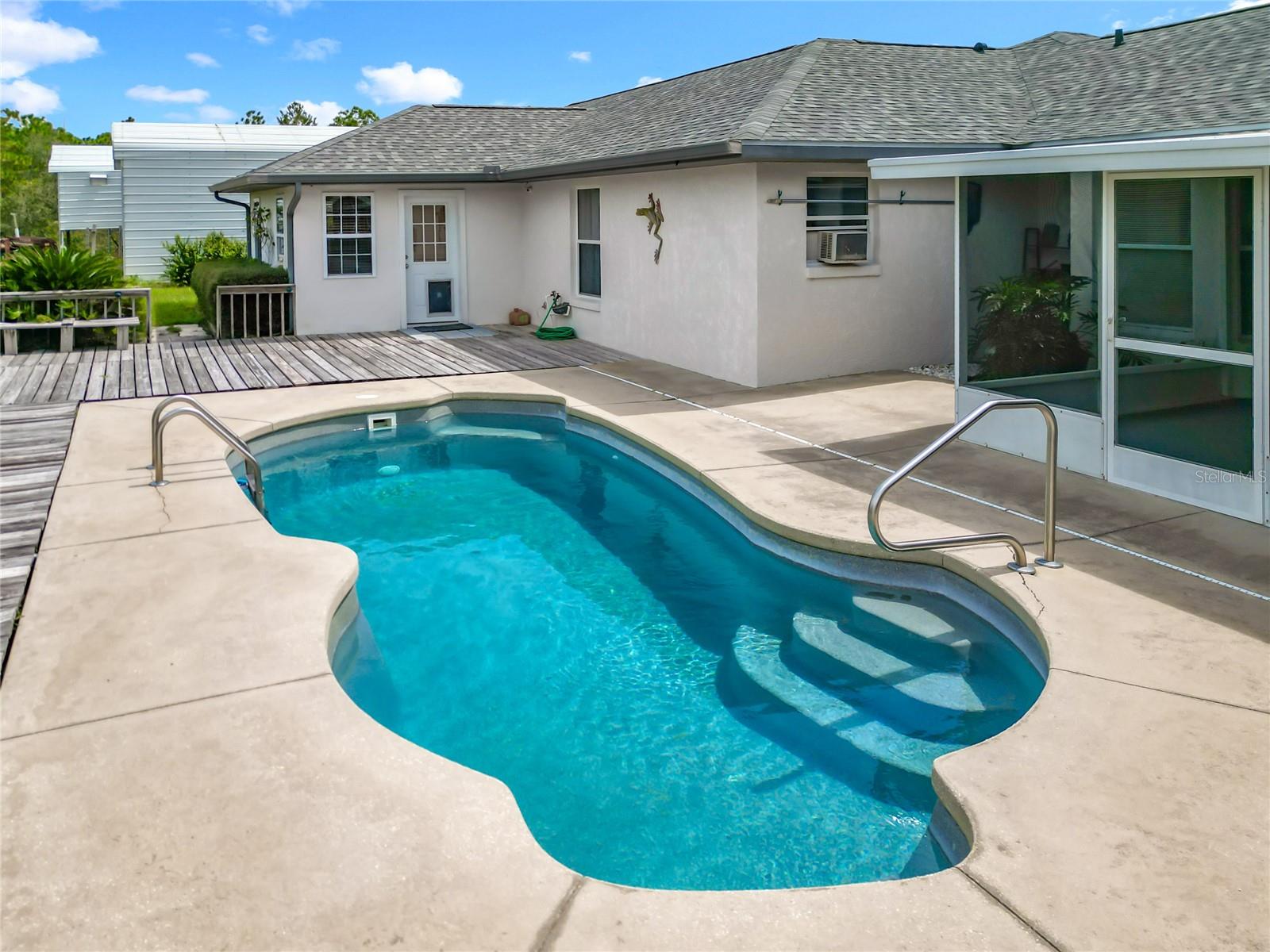 RAINBOW LAKES ESTATE - Residential