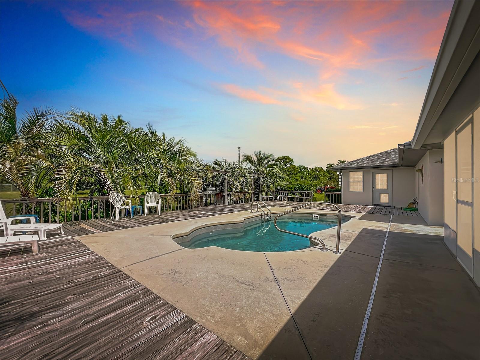 RAINBOW LAKES ESTATE - Residential