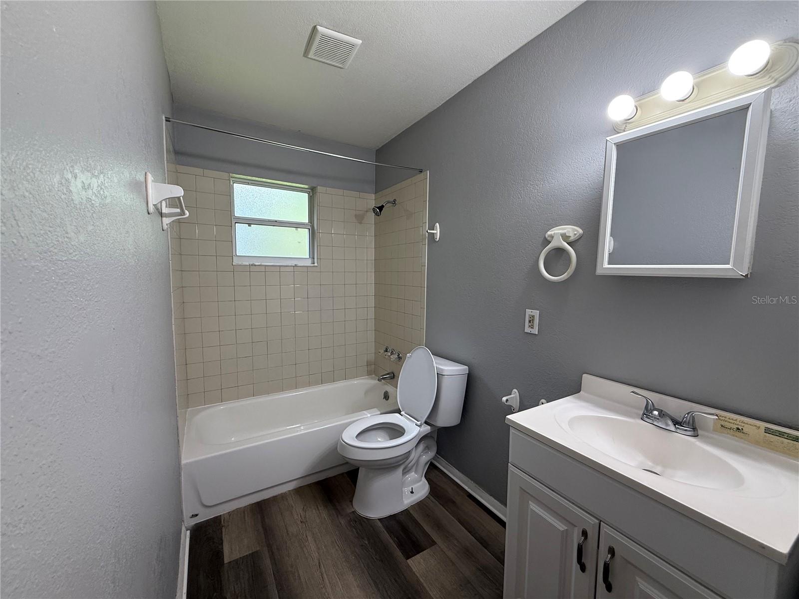 LOCKHART & SMITHS RESUB - Residential Lease