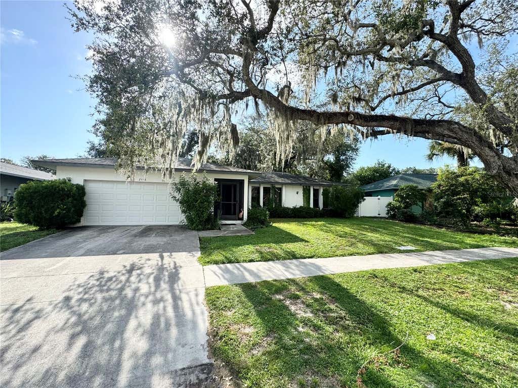 Photo of 2558 Wood Oak Dr, Sarasota, FL 34232 (MLS # A4703620)