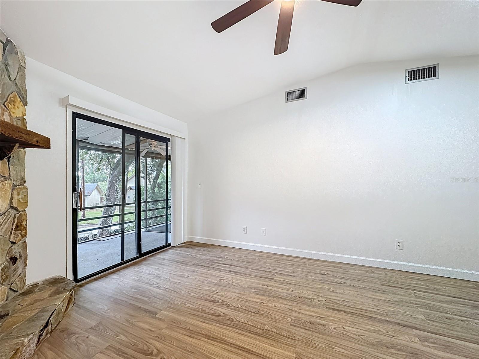 FOXHALL CONDO PH 1-3 - Residential