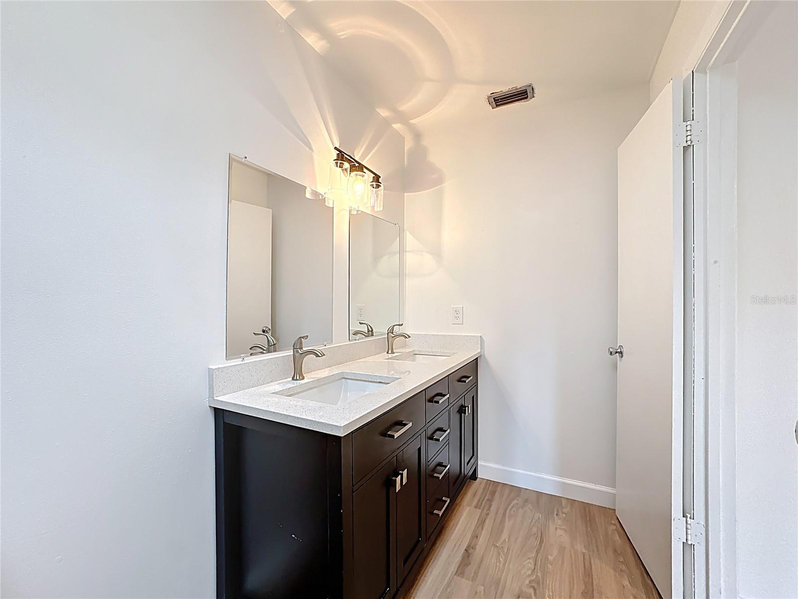 FOXHALL CONDO PH 1-3 - Residential