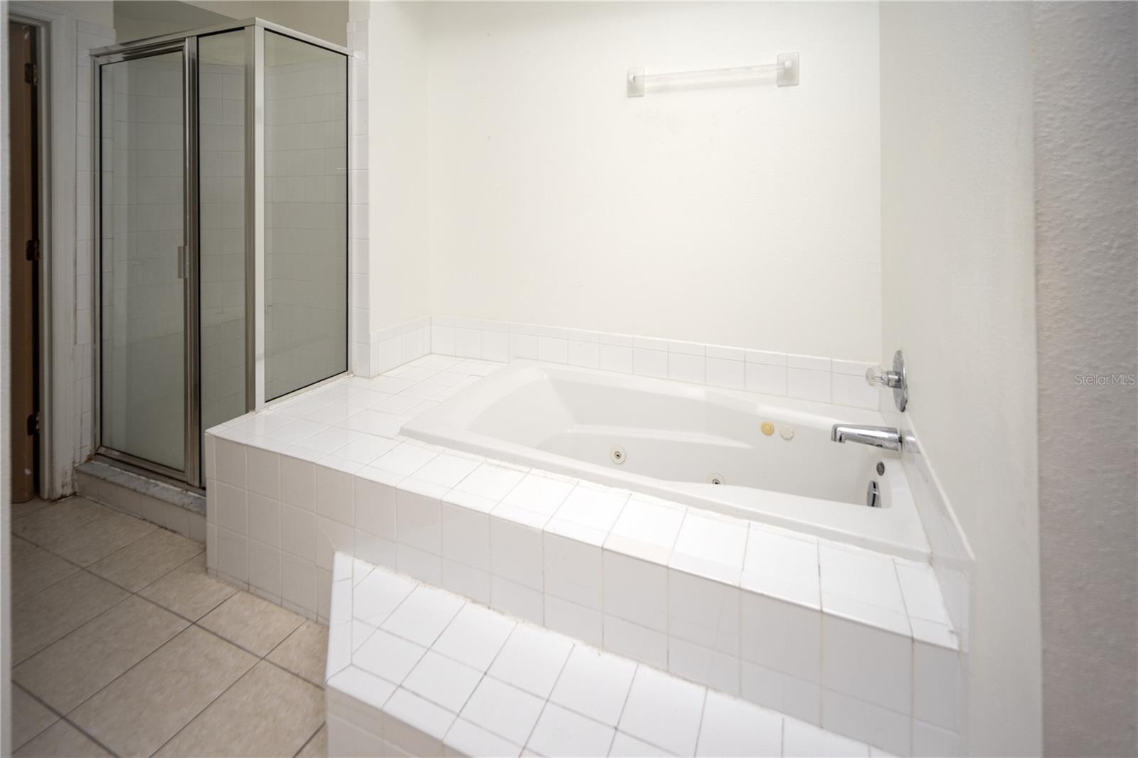 ISLAND CLUB WEST PH 02 - Residential Lease