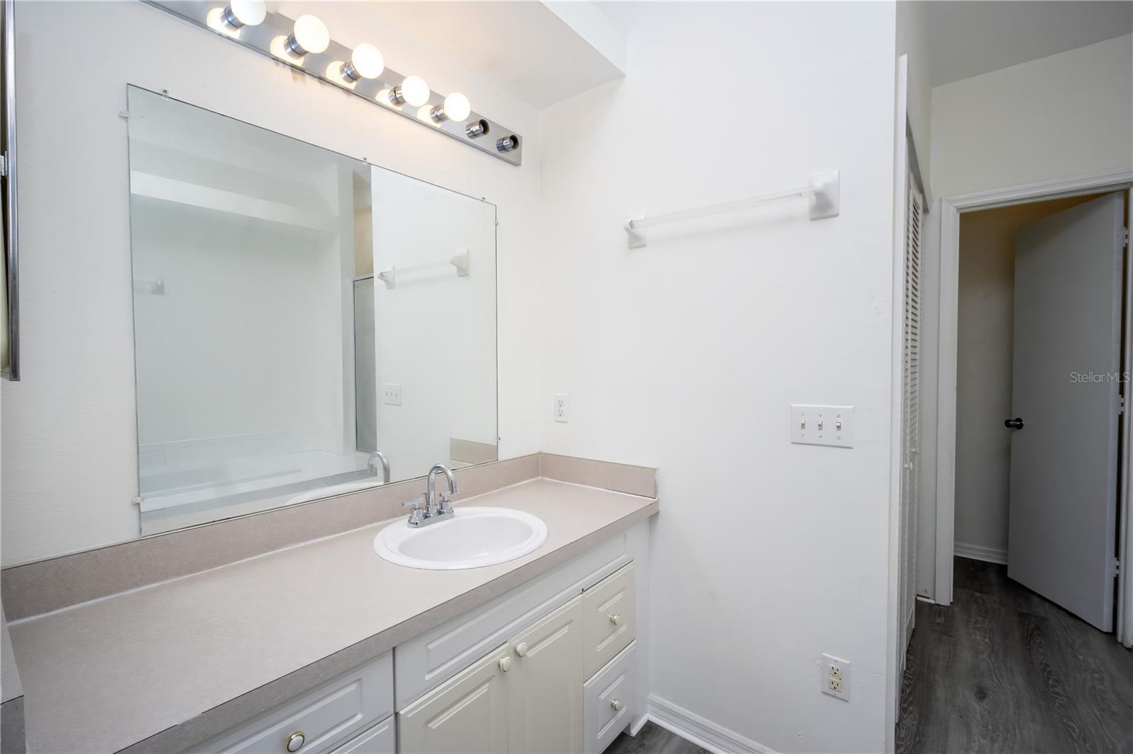 ISLAND CLUB WEST PH 02 - Residential Lease