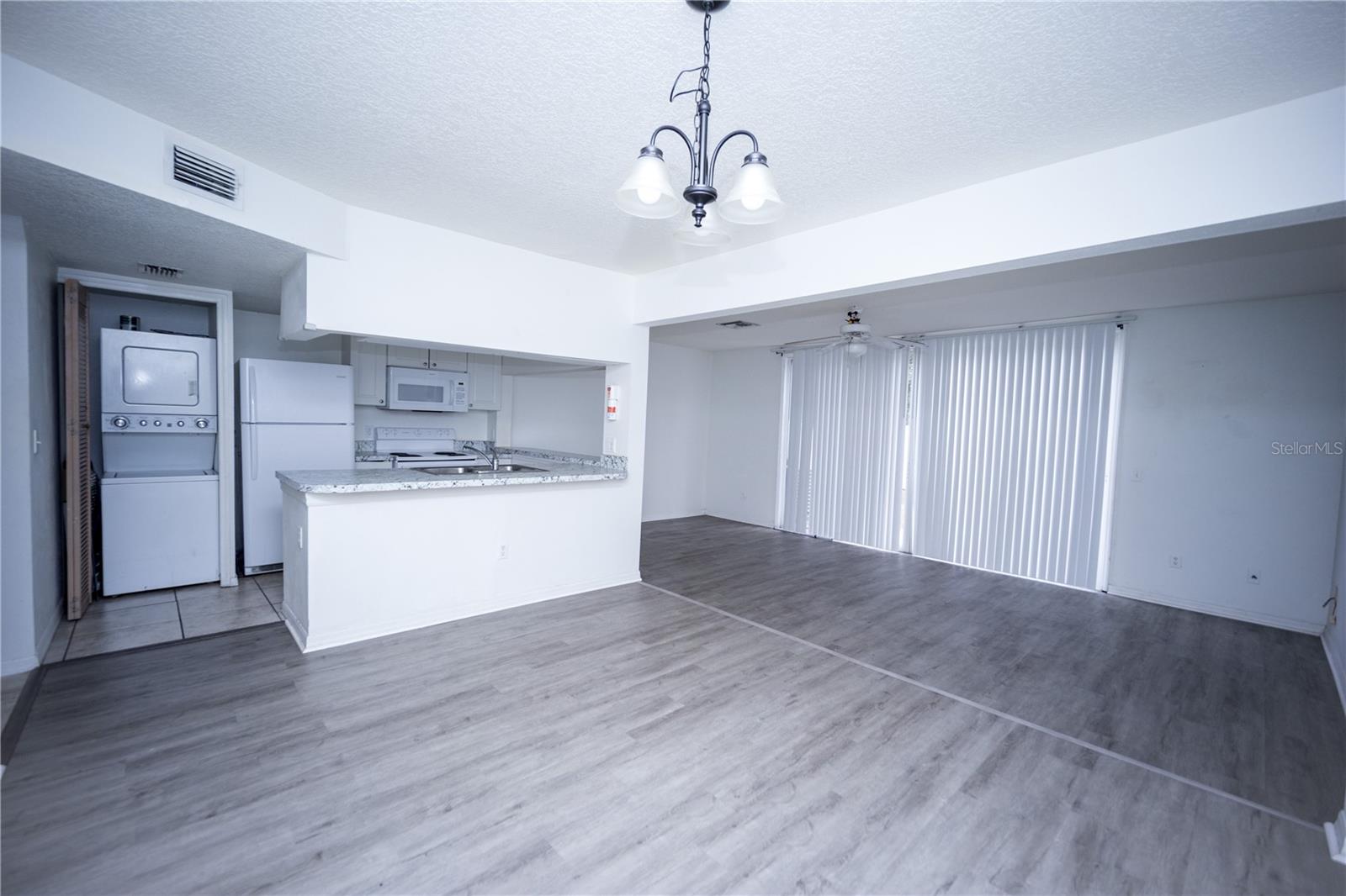 ISLAND CLUB WEST PH 02 - Residential Lease