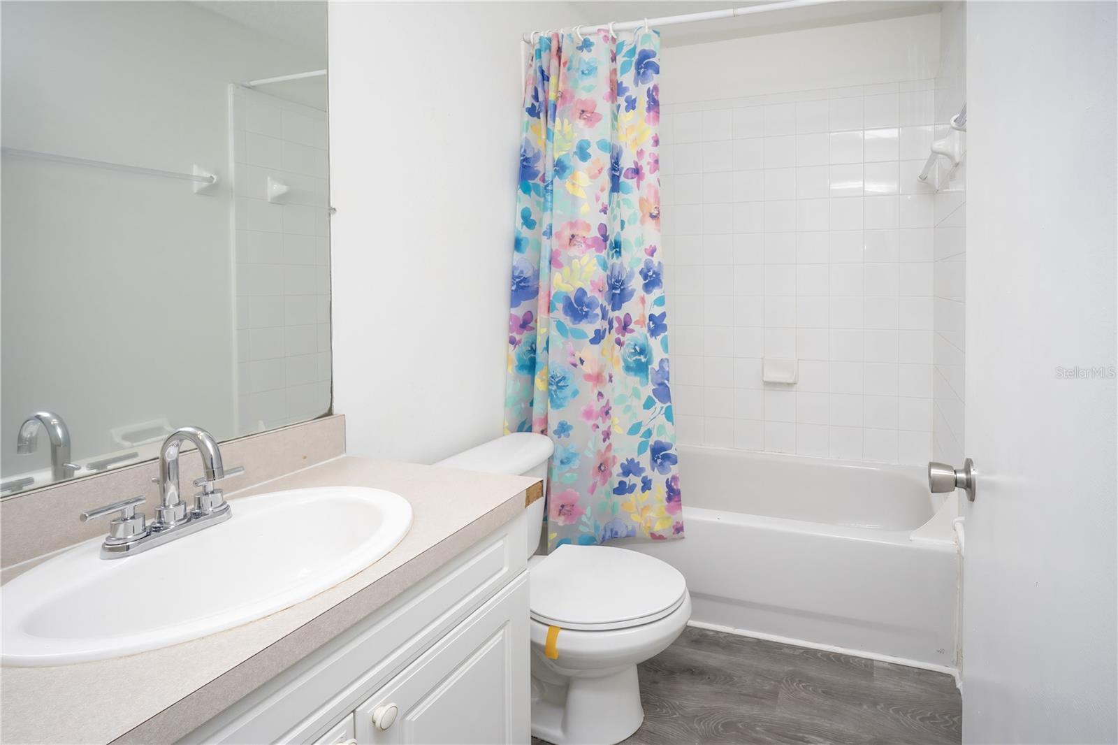 ISLAND CLUB WEST PH 02 - Residential Lease