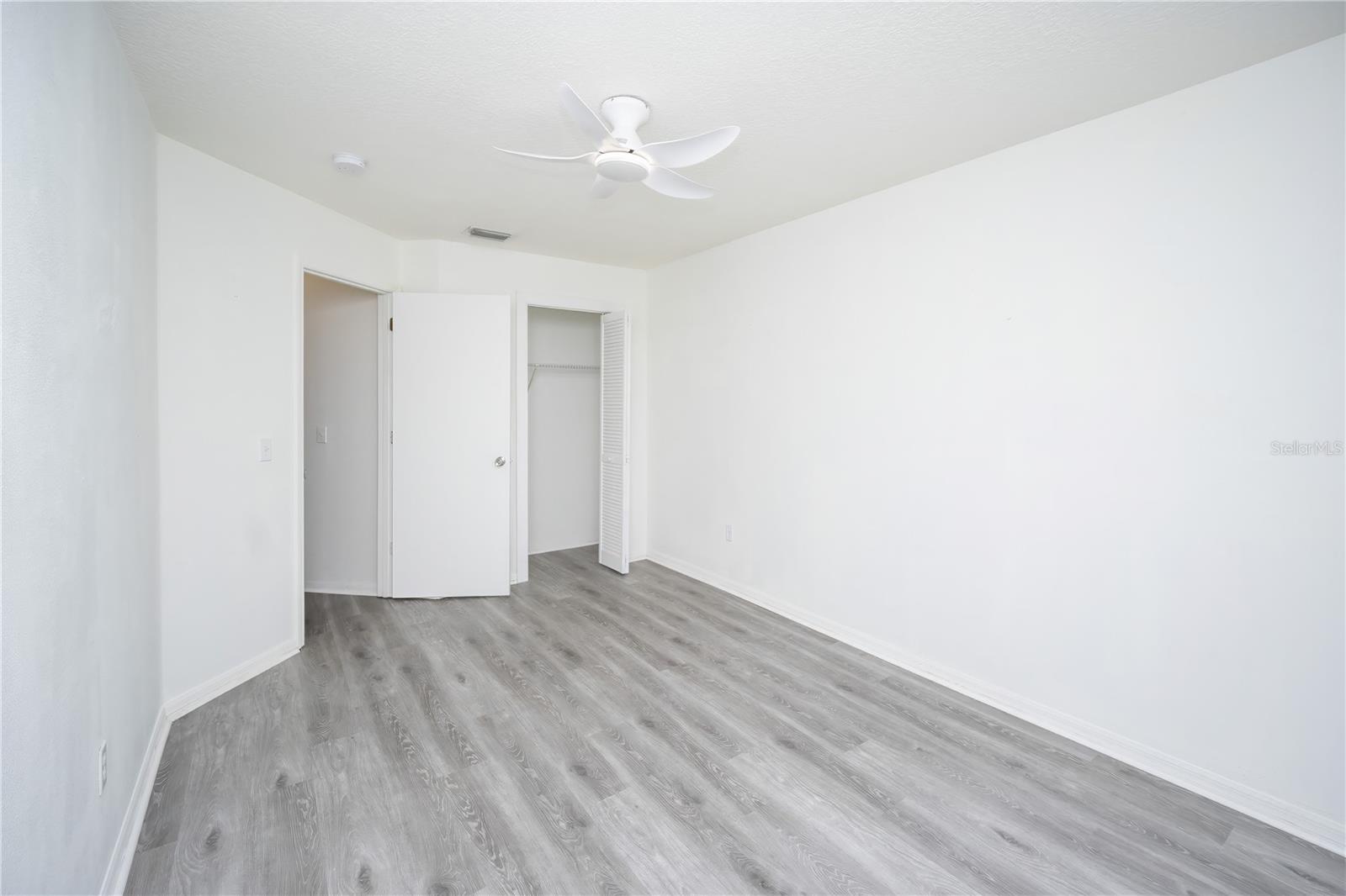 ISLAND CLUB WEST PH 02 - Residential Lease