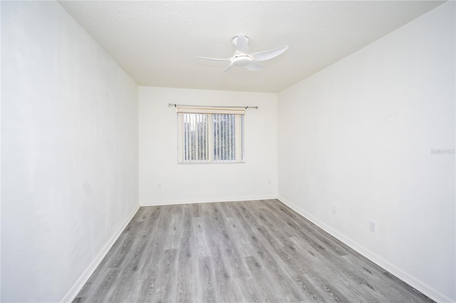 ISLAND CLUB WEST PH 02 - Residential Lease