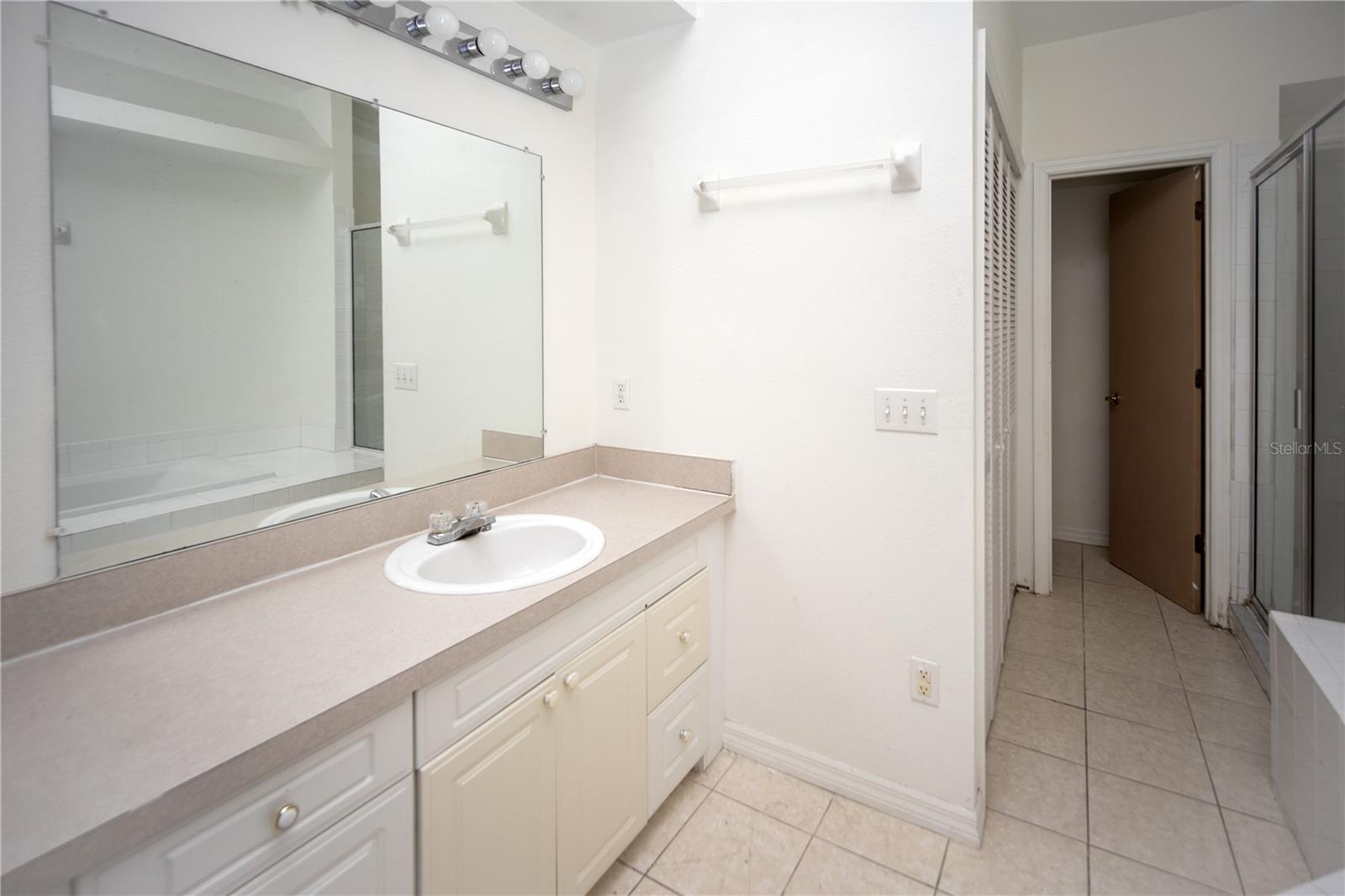 ISLAND CLUB WEST PH 02 - Residential Lease