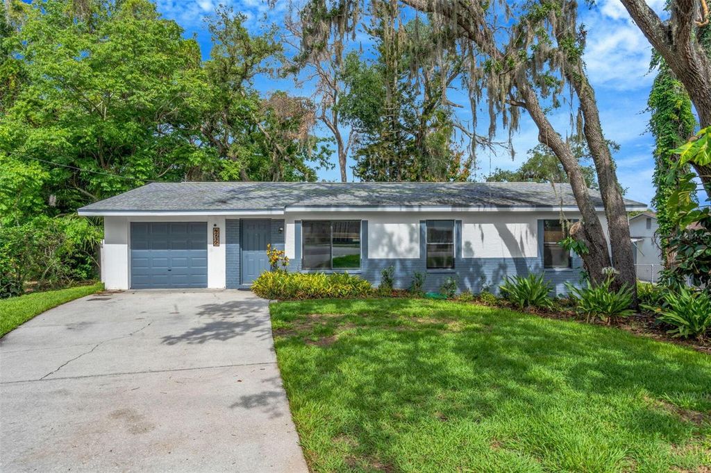 Photo of 8732 Overlook Drive, Tampa, FL 33617 (MLS # O6413812)