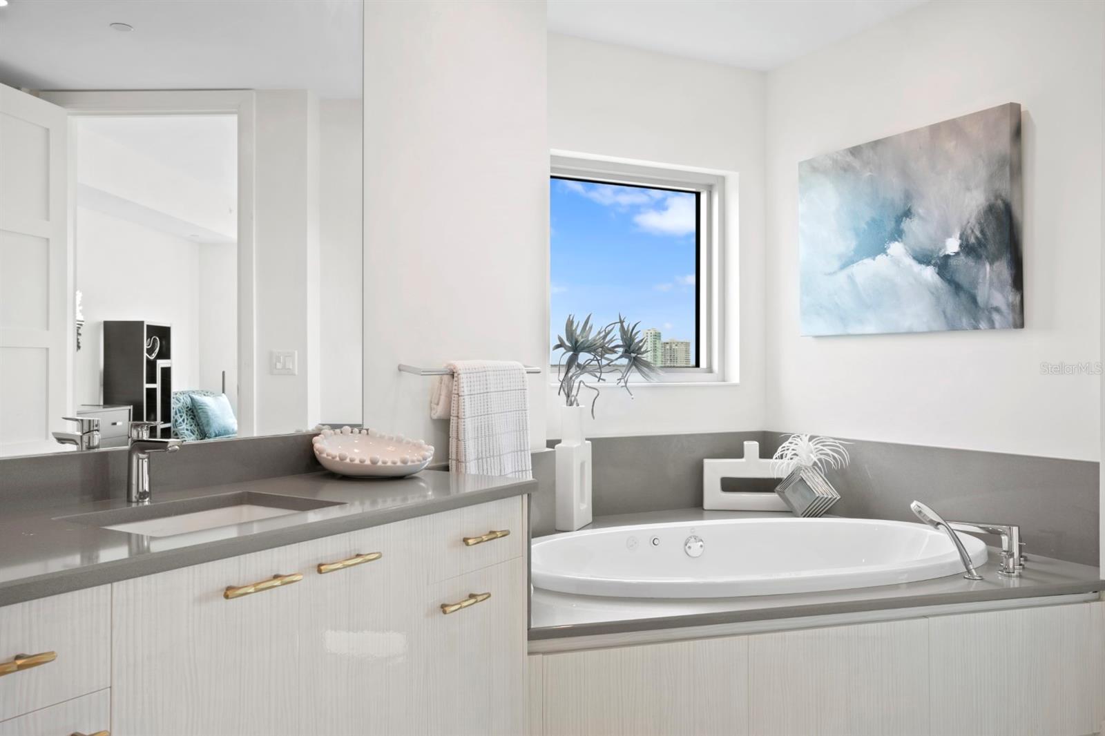 VIRAGE BAYSHORE - Residential