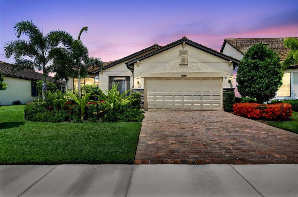 Photo of 16748 Blackwater Terrace, Bradenton, FL 34202 (MLS # A4697959)