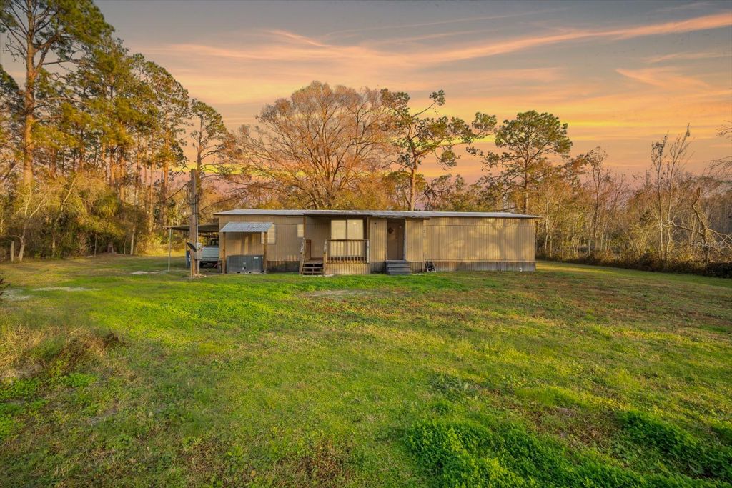 Photo of 14930 N 301 Highway, Thonotosassa, FL 33592 (MLS # TB8346022)