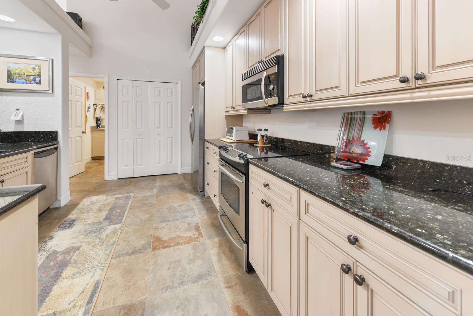 CAPTAINS QUARTERS - Residential