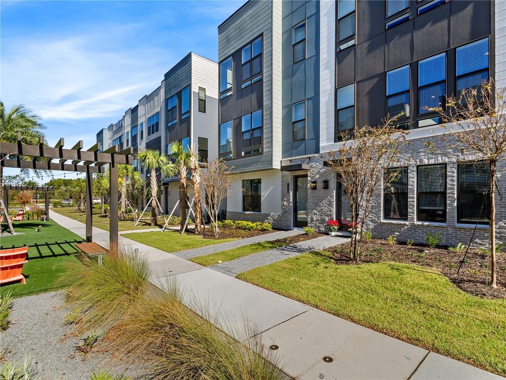 Photo of 2138 Whitney Marsh Alley, Orlando, FL 32804 (MLS # O6354014)