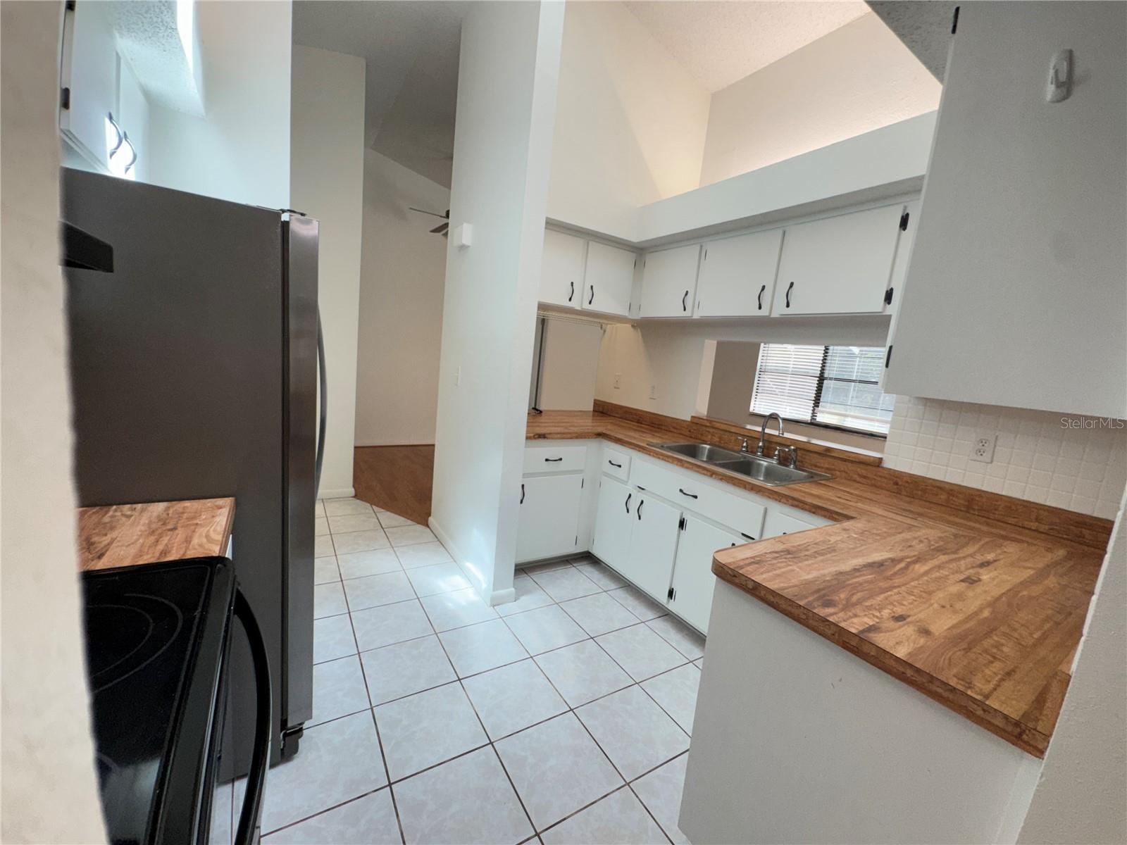 LAKEWOOD ESTATES - Residential Lease