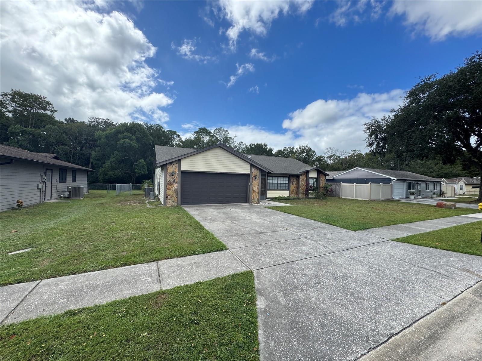 LAKEWOOD ESTATES - Residential Lease