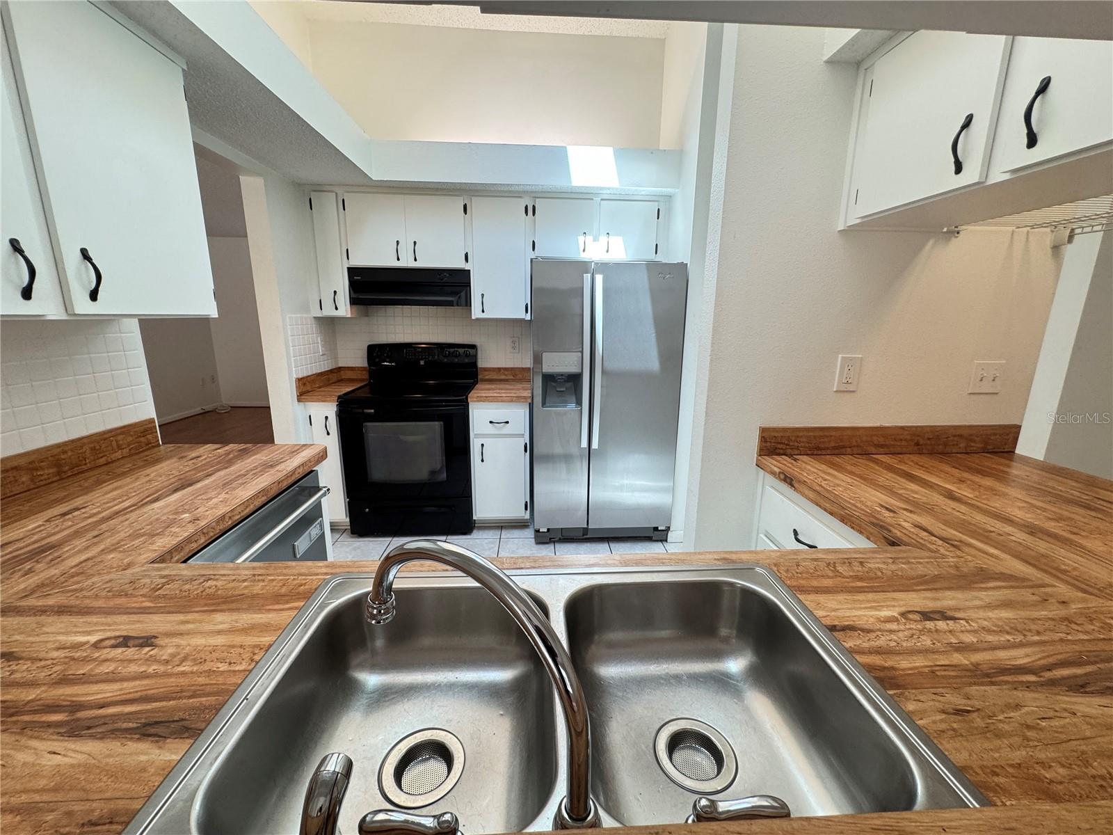 LAKEWOOD ESTATES - Residential Lease